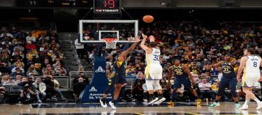 Curry scored 30 points to lead the Warriors to a big win over the Mavericks and win three consecutive games