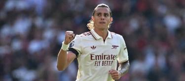 ◤Premier League◢ Riccardo Calafiori scores header to help Arsenal get off to flying start with a 0-1 away win over Manchester United..