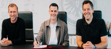Werder Bremen goalkeeper Zetler officially joins Frankfurt on a four-year contract