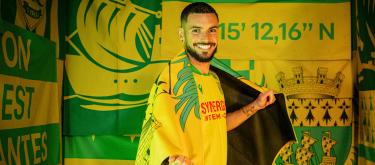 Olympiakos' former France international attacking midfielder Rémy Cabella joins Nantes on-loan..