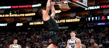 Shepard's 28 points gave the Rockets a 128-97 victory over the Kings.