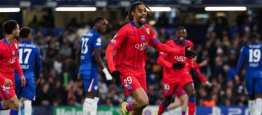 Champions League – Kvalatschlia scores as Paris Saint-Germain defeat Chelsea 3-0