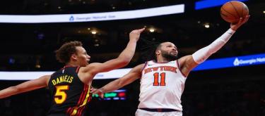 Brunson's 30-point outburst helped the Knicks defeat the Hawks 108-105.