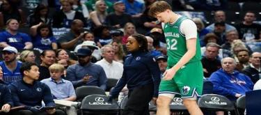 Polakidas's 28 points led the Mavericks to a 149-128 victory over the Bulls.