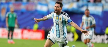 World Cup – Messi scores a hat-trick as Argentina defeats Algeria 3-0 to temporarily top the table.