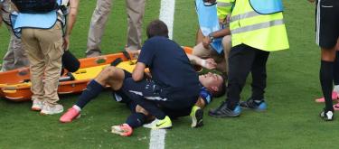 Ugarte suffers a knee injury during the World Cup, adding another shadow to his Manchester United career.