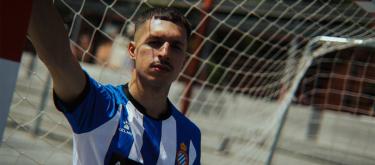 Bayern Munich winger Real Zaragoza has joined Espanyol on loan with an option to buy.