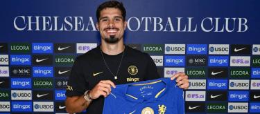 Pedro Neto has signed a contract extension with Chelsea, extending his contract until 2032.