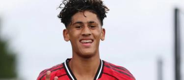 Deco publicly clarified that he had no intention of signing Manchester United's 15-year-old starlet.