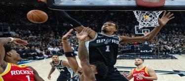 Shen Jing's 29 points saved the Rockets from a narrow 114-110 defeat to the Spurs.