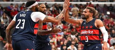 Davis scored 25 points and Young added 21, as the Wizards easily defeated the Hornets 95-79.
